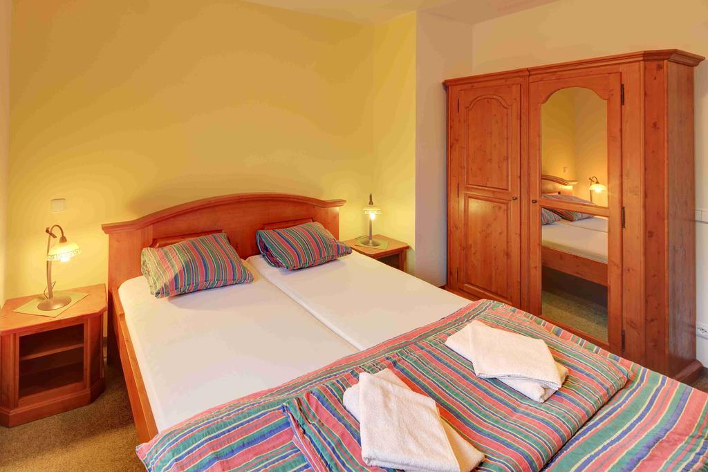 Hradni Basta Otel Bečov nad Teplou Dış mekan fotoğraf
